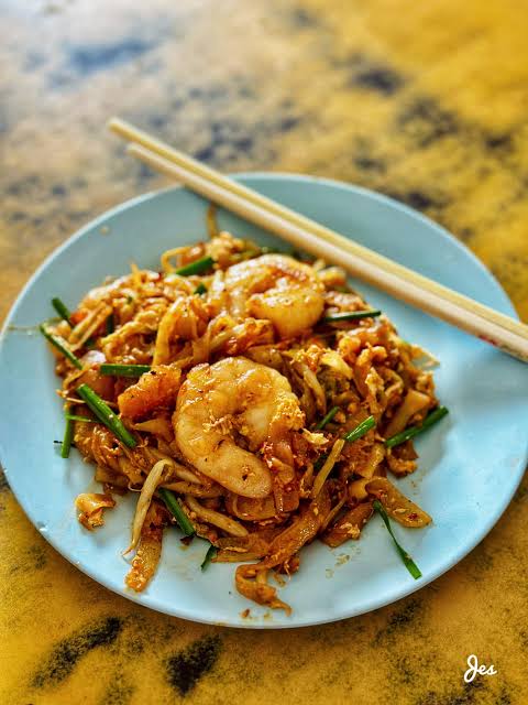 Ah Leng char koay teow plate with duck egg