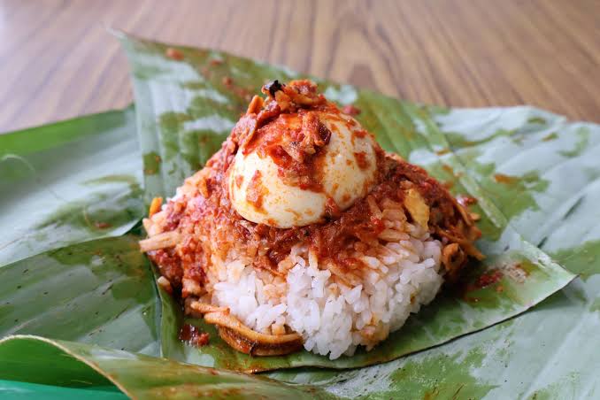 Banana-leaf wrapped nasi lemak packs from Ali Nasi Lemak Daun Pisang