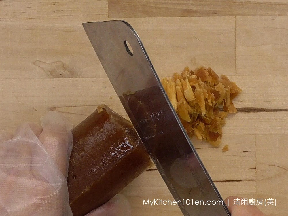Individually wrapped dodol palm sugar toffee in various flavours