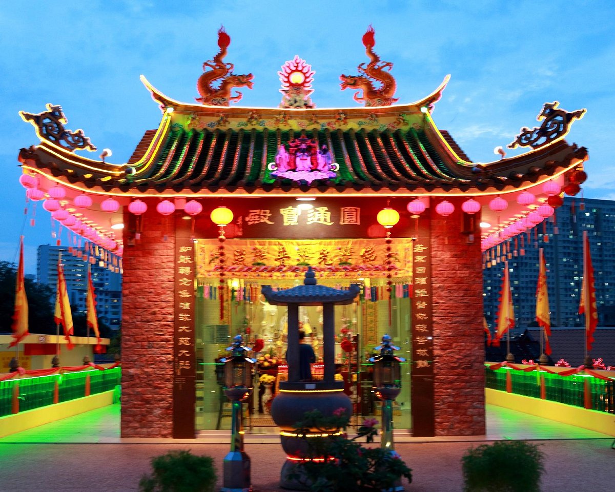 Hean Boo Thean Floating Temple detail