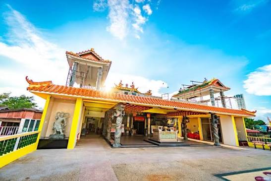 Hean Boo Thean Floating Temple photo 4