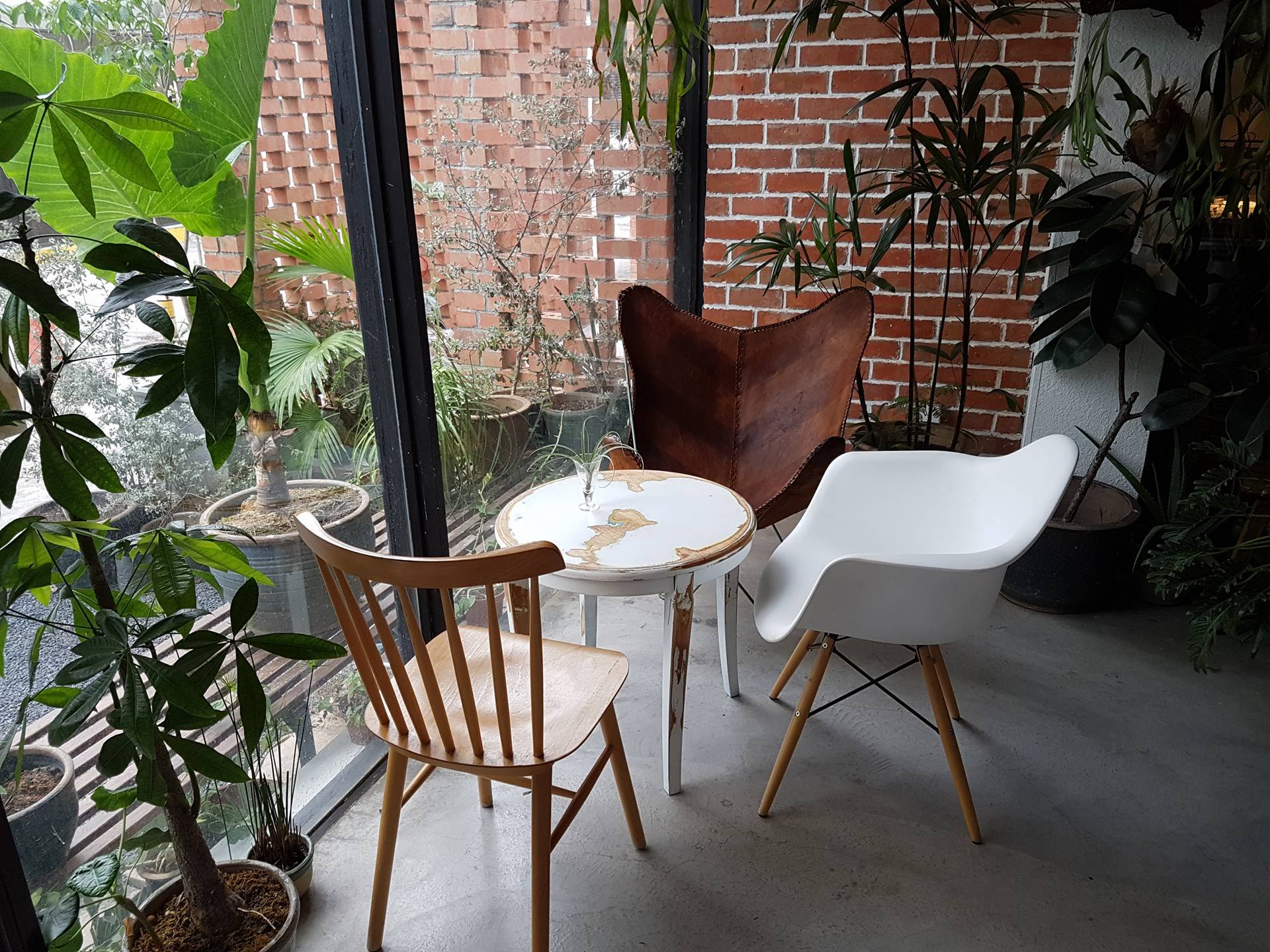 Interior at Lunabar Coffee