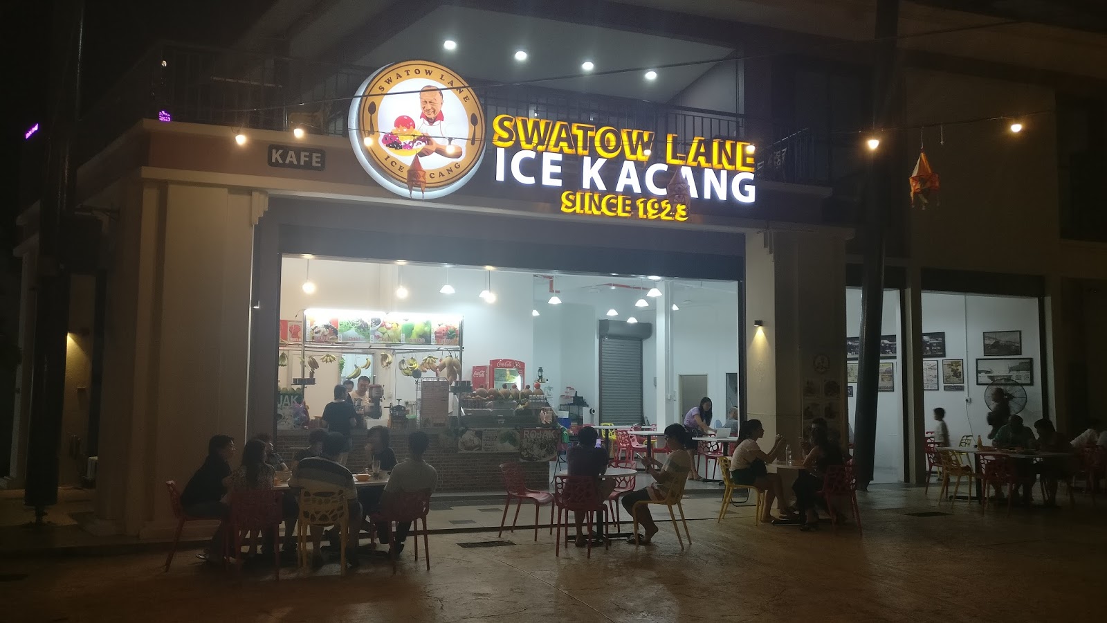 Bowl of ais kacang with fresh tropical fruit at Swatow Lane Ice Kacang, New World Park